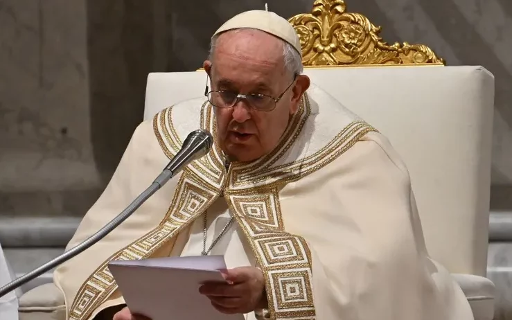 Papa Francisco durante a oração na virada de ano de 2022 para 2023. Foto: Filippo Monteforte/AFP