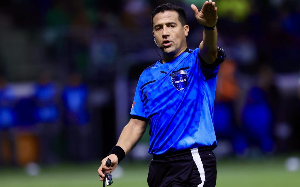 Felipe González vai apitar a partida. Foto: Marcello Zambrana/AGIF