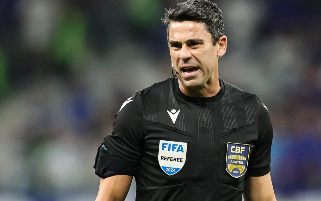O árbitro Flávio Rodrigues de Souza apitará o jogo. Foto: Gilson Lobo/AGIF
