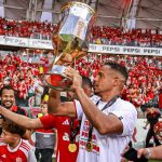 Fernando comemorando o título no Campeonato Gaúcho. Foto: Maxi Franzoi/AGIF