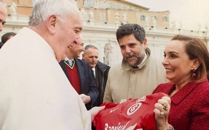 Papa Francisco com a camisa do Internacional. Foto: Nando Rocha/X