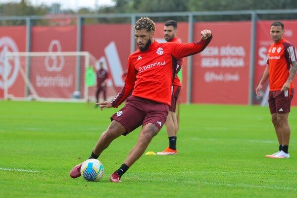 Internacional volta aos treinos com foco no Vitória e de olho na tabela do Brasileirão