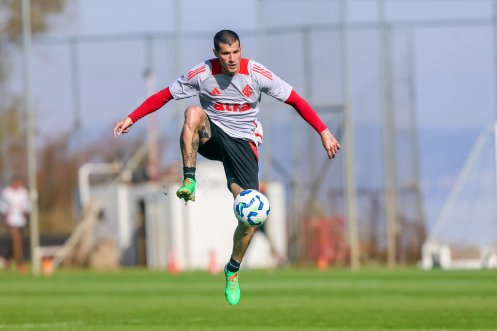 Inter vence Brasil de Farroupilha com gols de Thiago Maia e Valencia