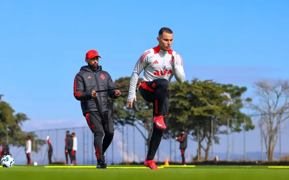 Reforço pro Inter! Jogador peça chave de Roger dá passo gigante rumo à volta após grave lesão
