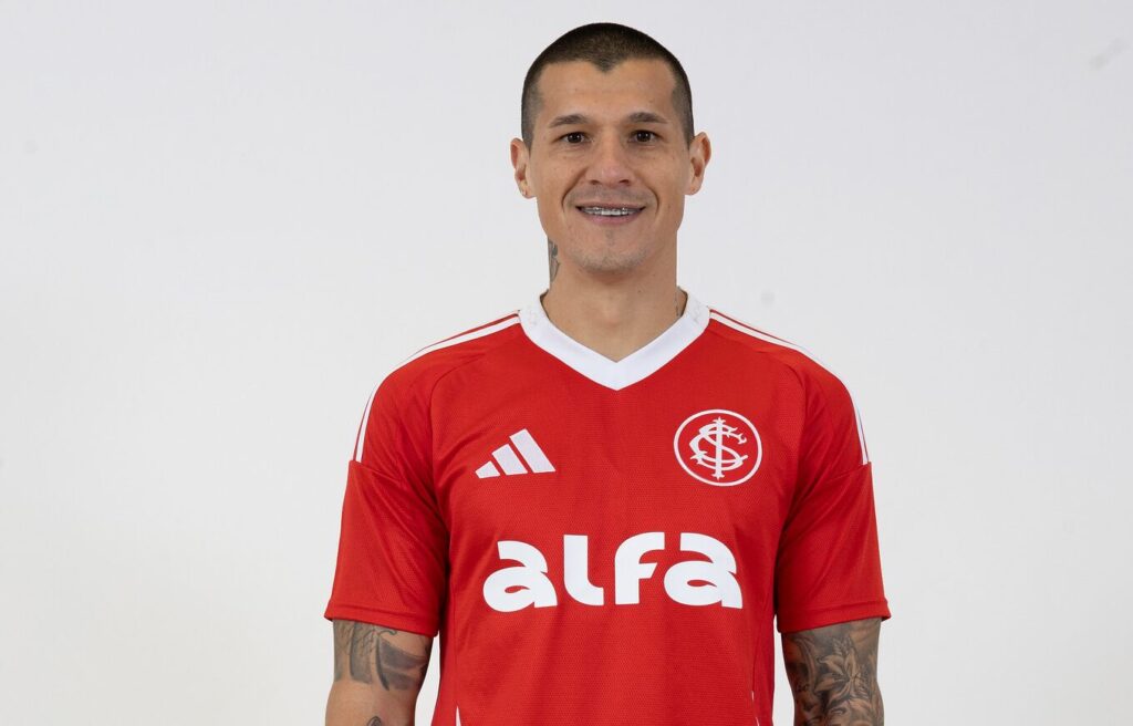 Alan Benítez chega ao Inter, encara pressão e promete entrega total: “Responsabilidade gigante”