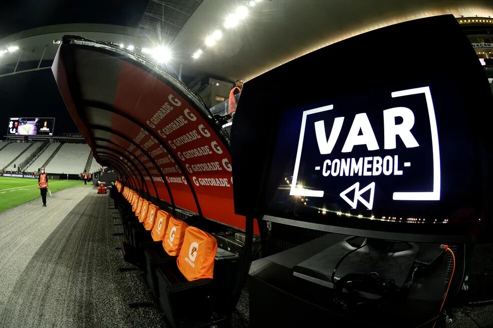 Inter é informado que Conmebol anuncia mudança envolvendo o VAR: "Interferência externa"