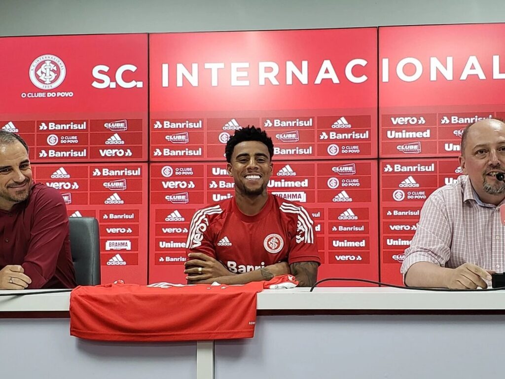 Grêmio mira reforço polêmico: Ex-centroavante do Internacional pode pintar no coirmão!