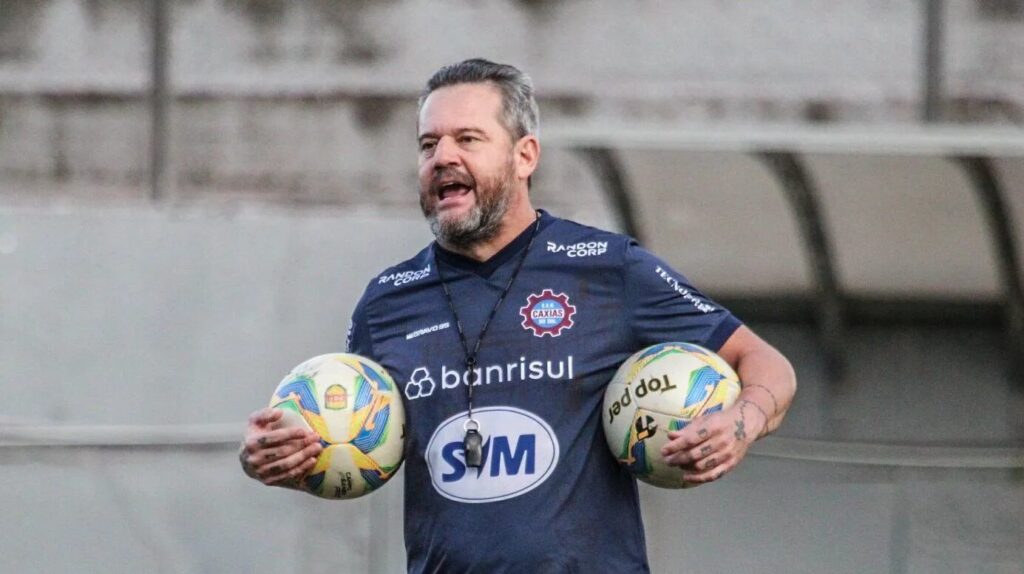 Argel aponta o alvo: críticas à direção e respaldo a Roger no Internacional
