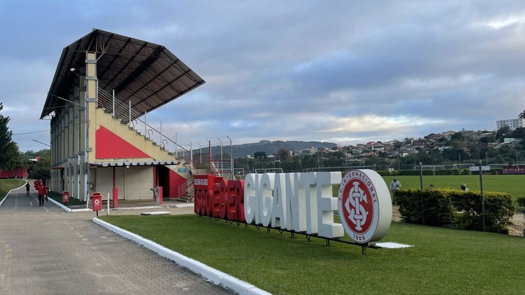 Base colorada sob alerta: conselheiros denunciam descuido no CT do Internacional