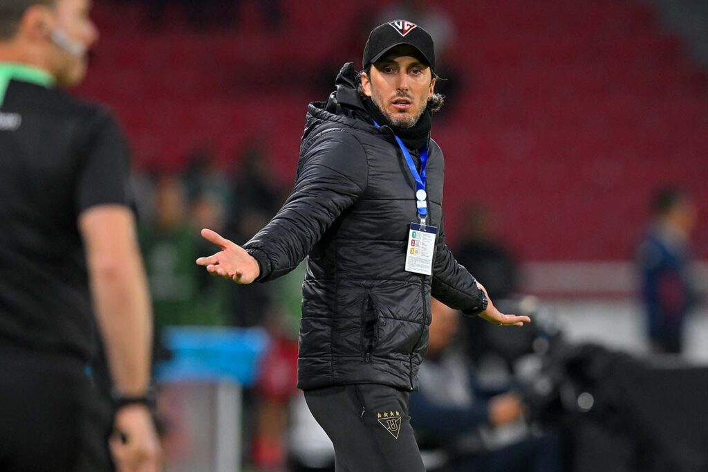 Inter abre negociações com Luis Zubeldía após saída de Roger Machado
