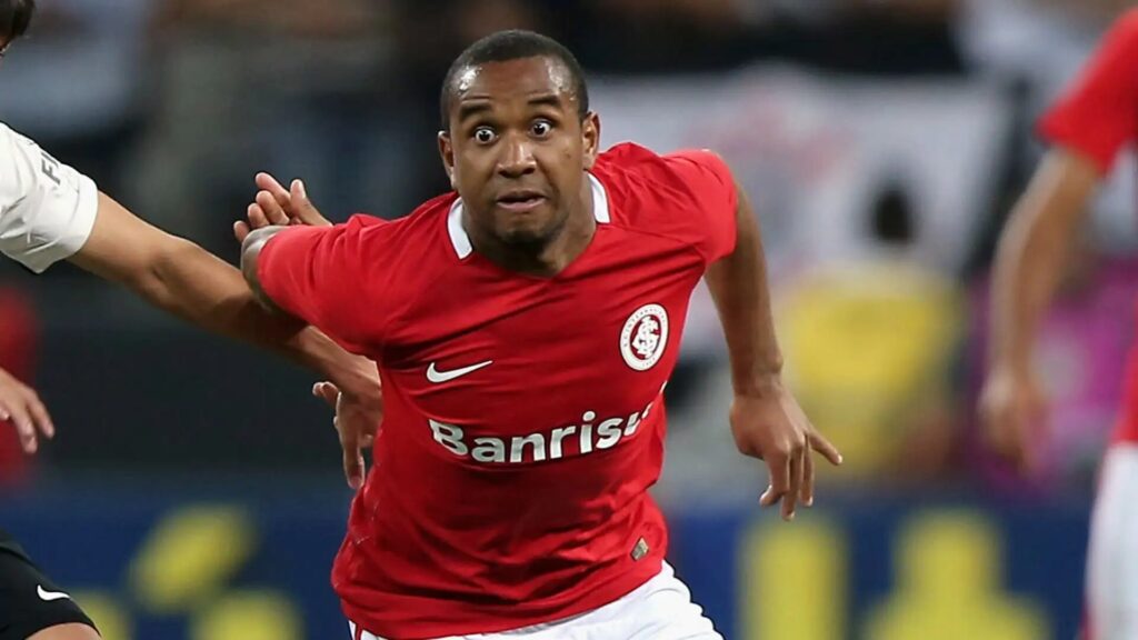 Ex-Inter tem prisão decretada por pensão alimentícia: "R$ 1 milhão"