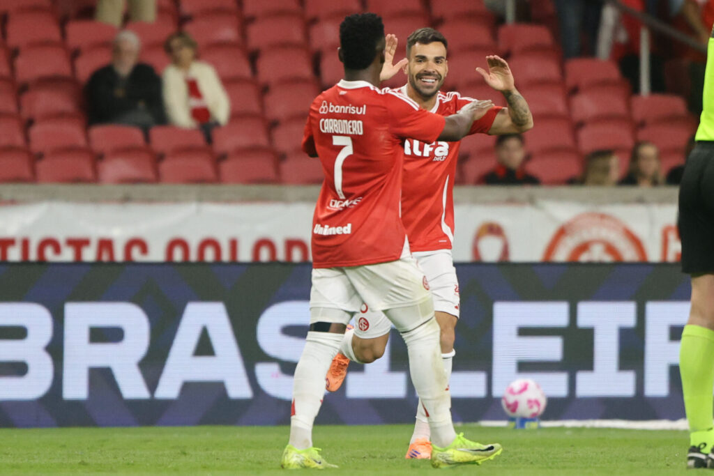 Volante confirma desejo de seguir no Inter e mira vaga entre os titulares