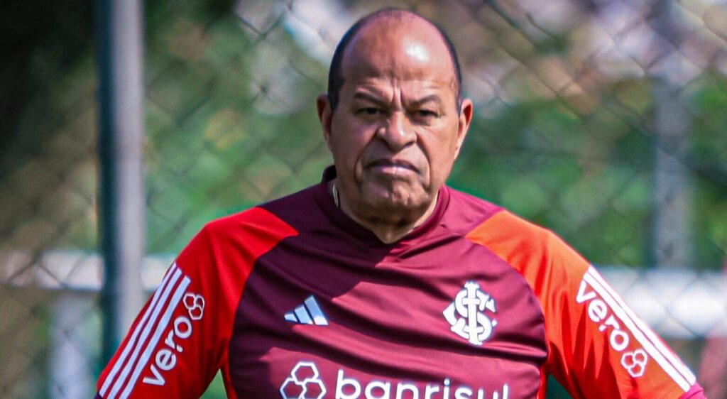 Ex-preparador rebate críticas 'ao vivo' e diz que queda do Internacional foi mais emocional do que física