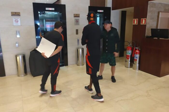 Titular do Inter tranquiliza torcida após susto no joelho: "Foi confirmado nos exames"