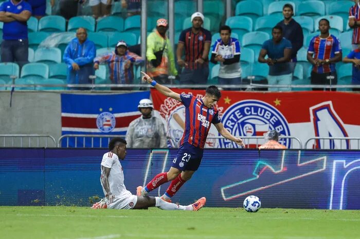 Alerta no Inter! Titular sente o joelho, vira preocupação para Ramón Díaz e desfalca contra o Fluminense
