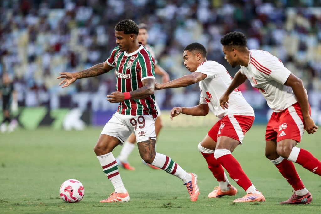 Internacional cai no Maracanã, para o fluminense e segue perto do Z-4