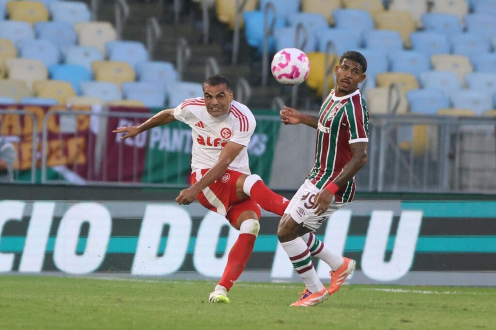 Internacional cai no Maracanã, para o fluminense e segue perto do Z-4