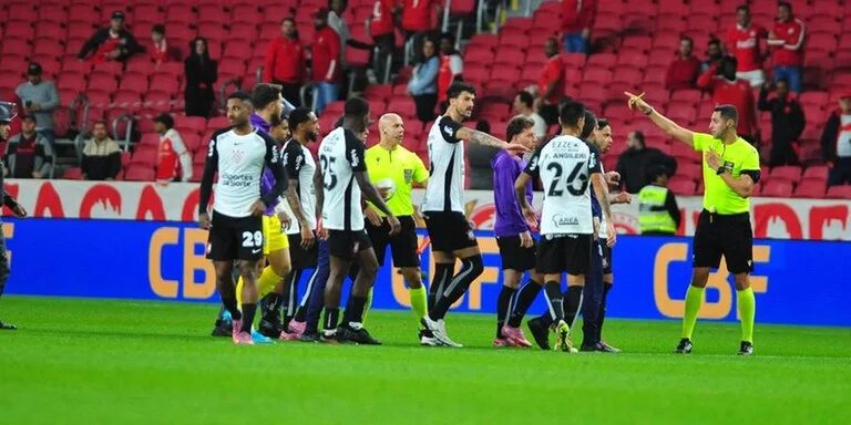 INTER: Clássico no Beira-Rio tem confusão, ofensas à arbitragem e intervenção policial