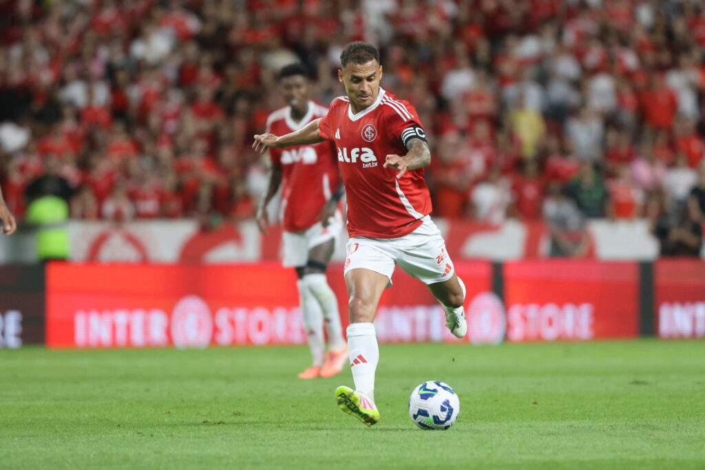 Inter vacila no Beira-Rio: mesmo com um a mais, Colorado empata sem gols com Atlético MG