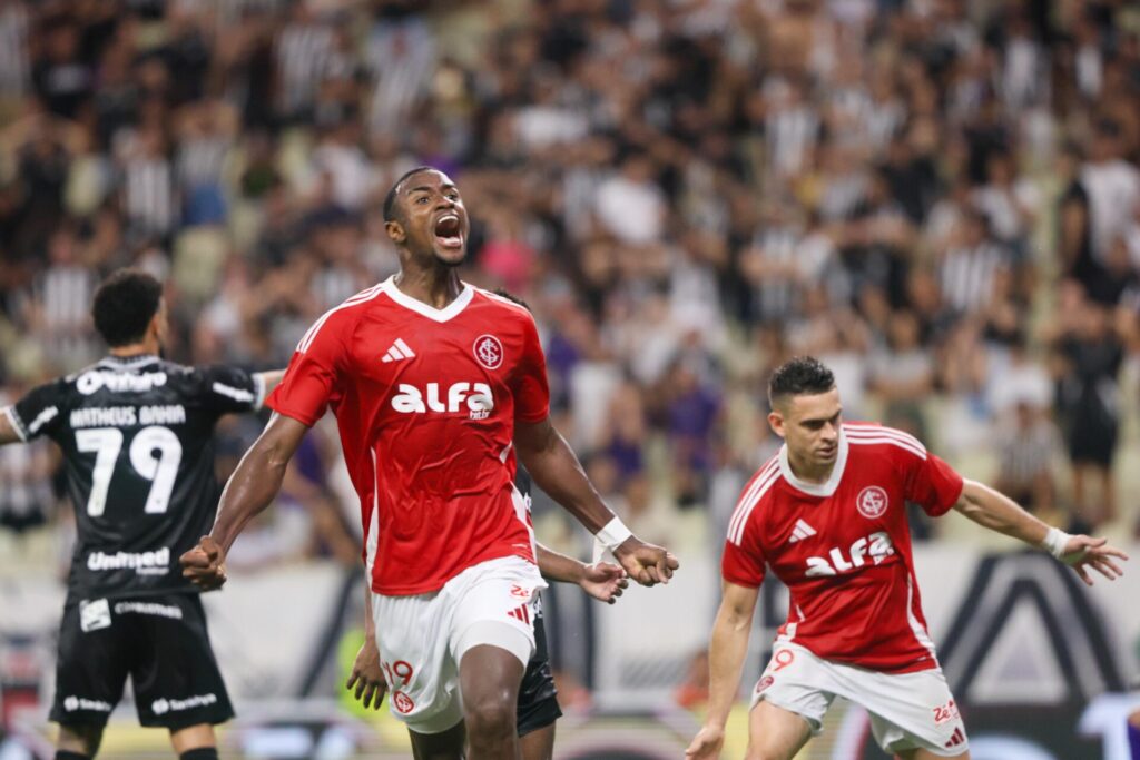 Emiliano Díaz cobra eficiência do Inter e admite ‘briga pesada’ no ataque colorado