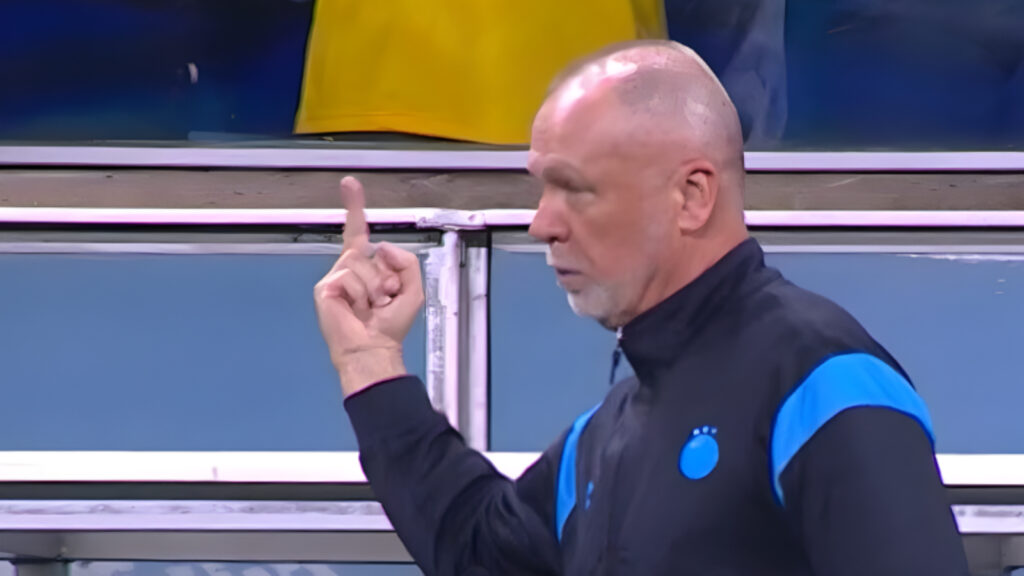 Ex-Inter Mano perde a linha na Arena e provoca torcida no rival