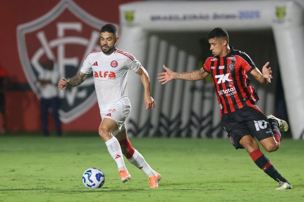 Inter perde para o Vitoria por 1 a 0 e fica mais perto do Z4