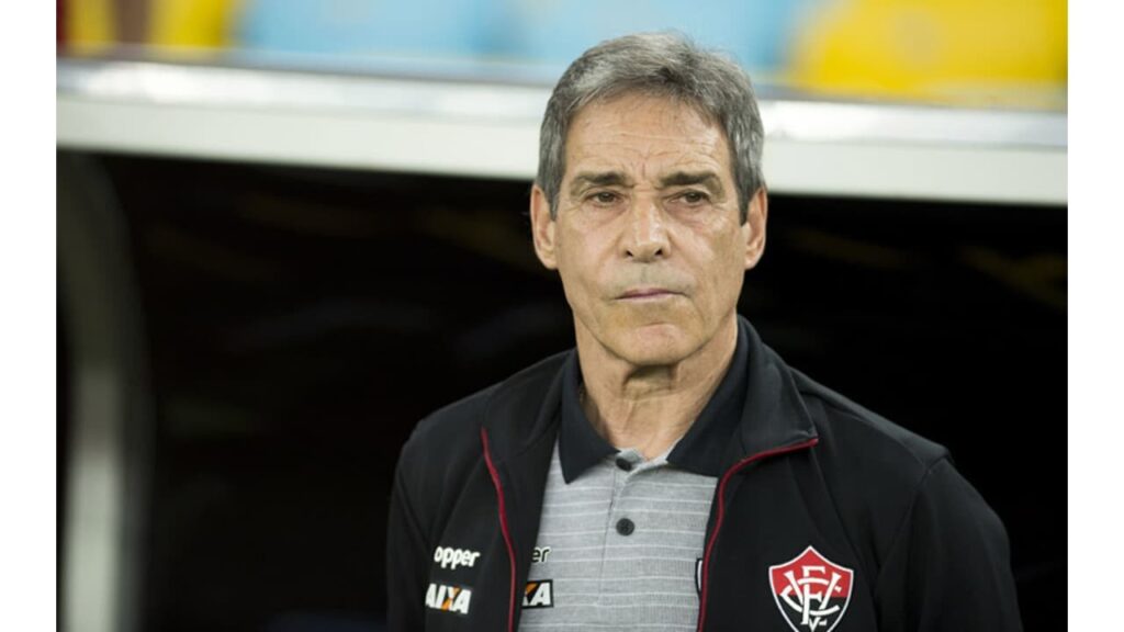 Duras críticas de ex-multicampeão pelo Inter na década de 70 a Ramón Díaz: “Muito ruins…”