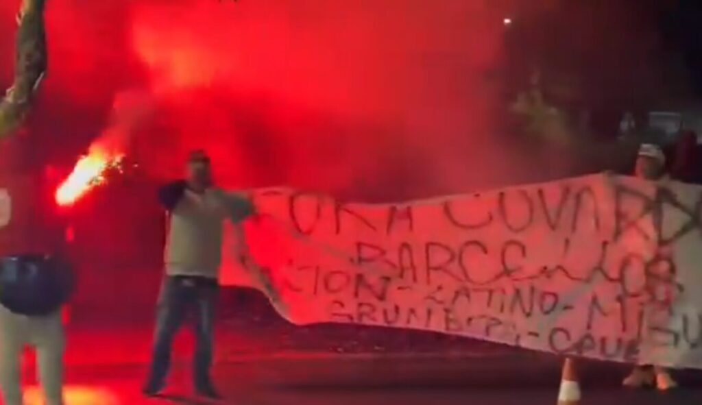 Torcida Camisa 12 do Inter cobra diretoria e elenco às vésperas do jogo decisivo contra o Bahia