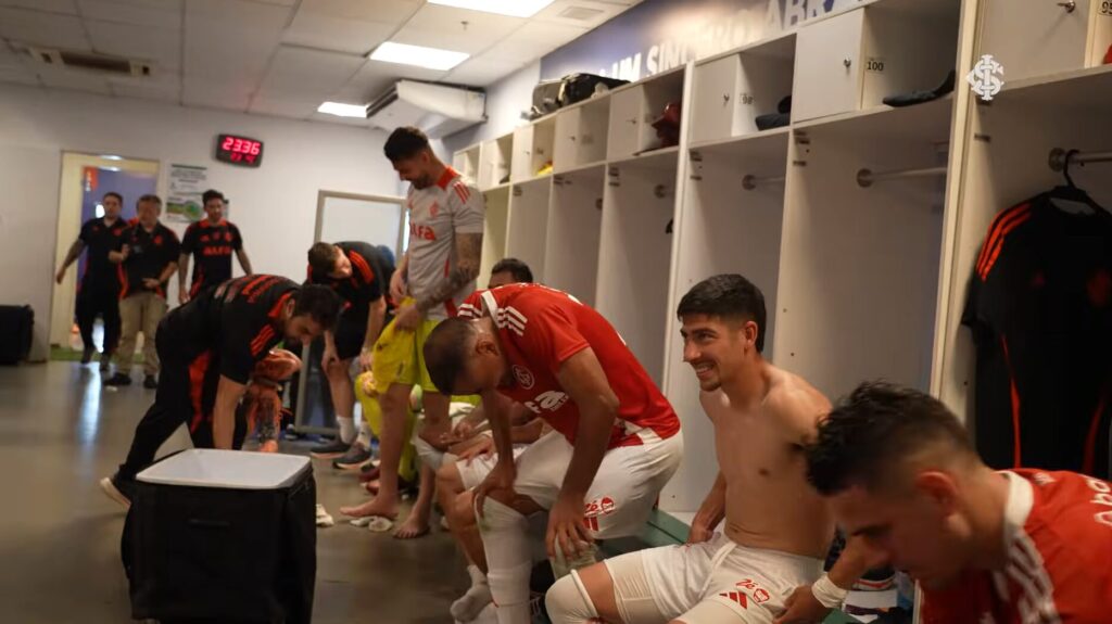Apenas um 'dilema' no vestiário do Inter: "Repetir o que deu certo"
