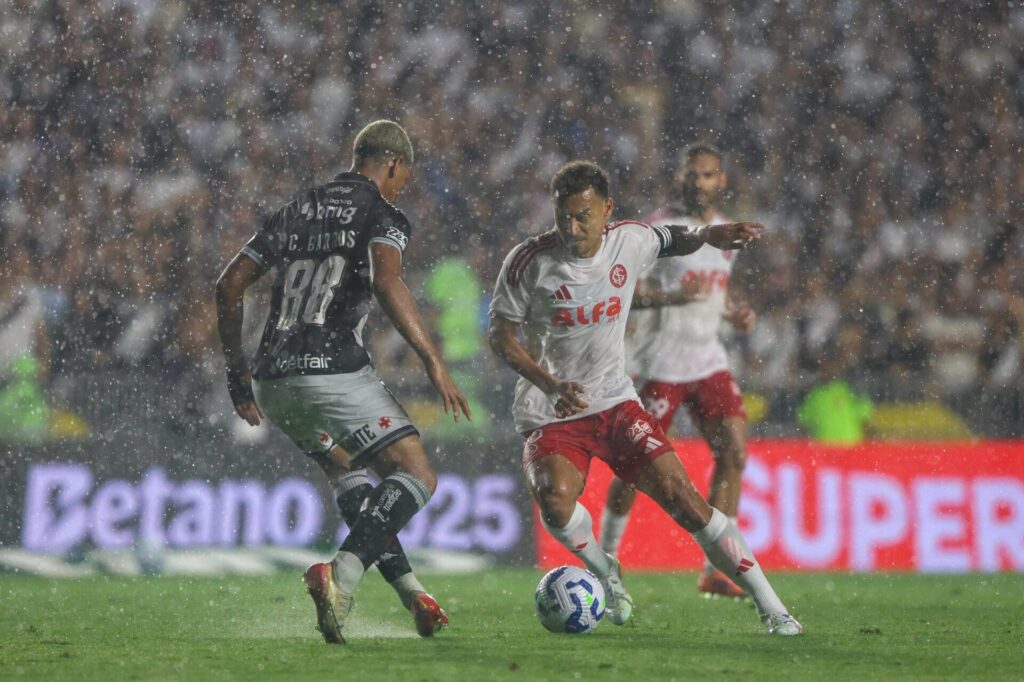 Inter é goleado pelo Vasco e vê o fantasma do rebaixamento mais perto