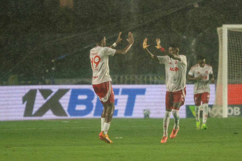 Inter é goleado pelo Vasco e vê o fantasma do rebaixamento mais perto