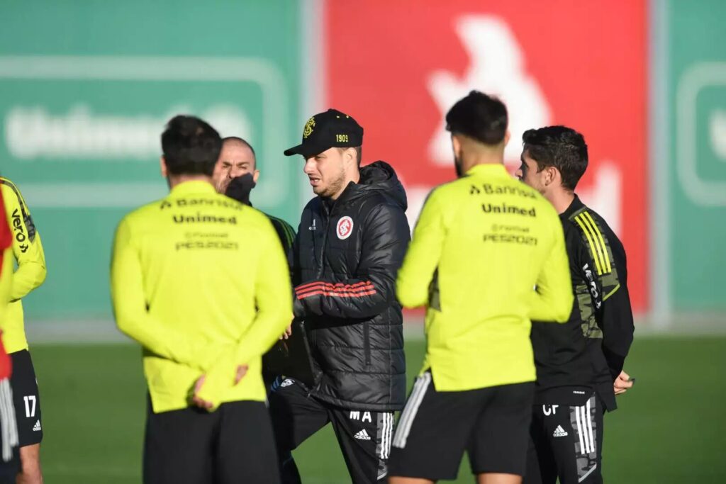 Ex-Inter desponta como favorito no Botafogo para 2026