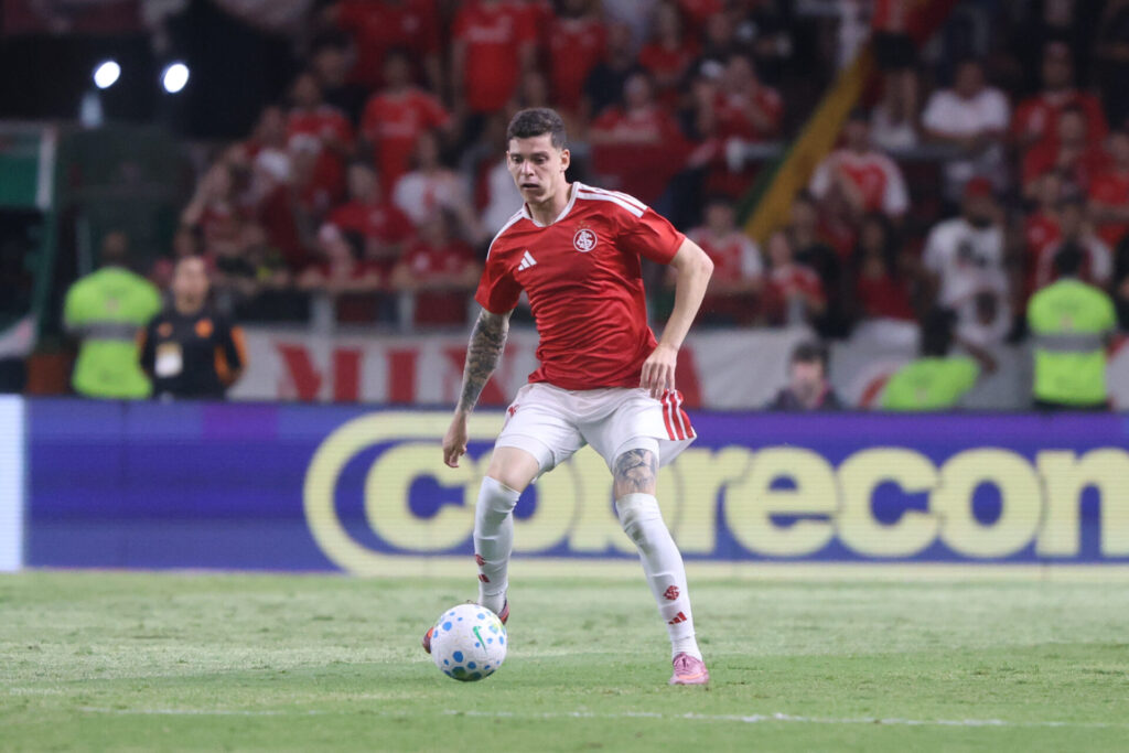 Inter tem gol anulado e perde em casa para o Athletico PR