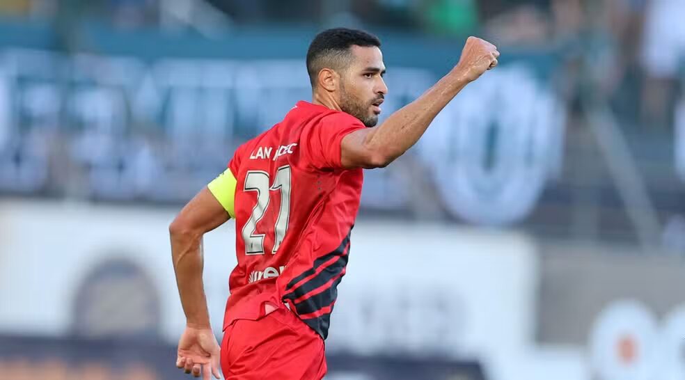 Inter mira jogadores livres no mercado e avalia nomes para 2026