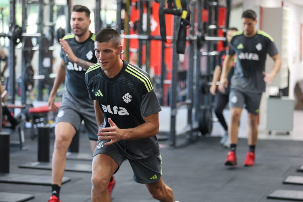 Inter faz primeiro treino com elenco completo em 2026