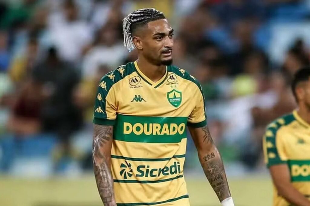 Inter esbarra em exigência e vê negociação por atacante esfriar nos bastidores