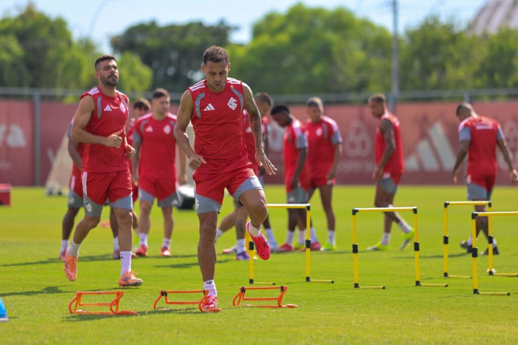 Inter tem que manter os pés no chão após Gre-Nal e reforça: “rival não é parâmetro”