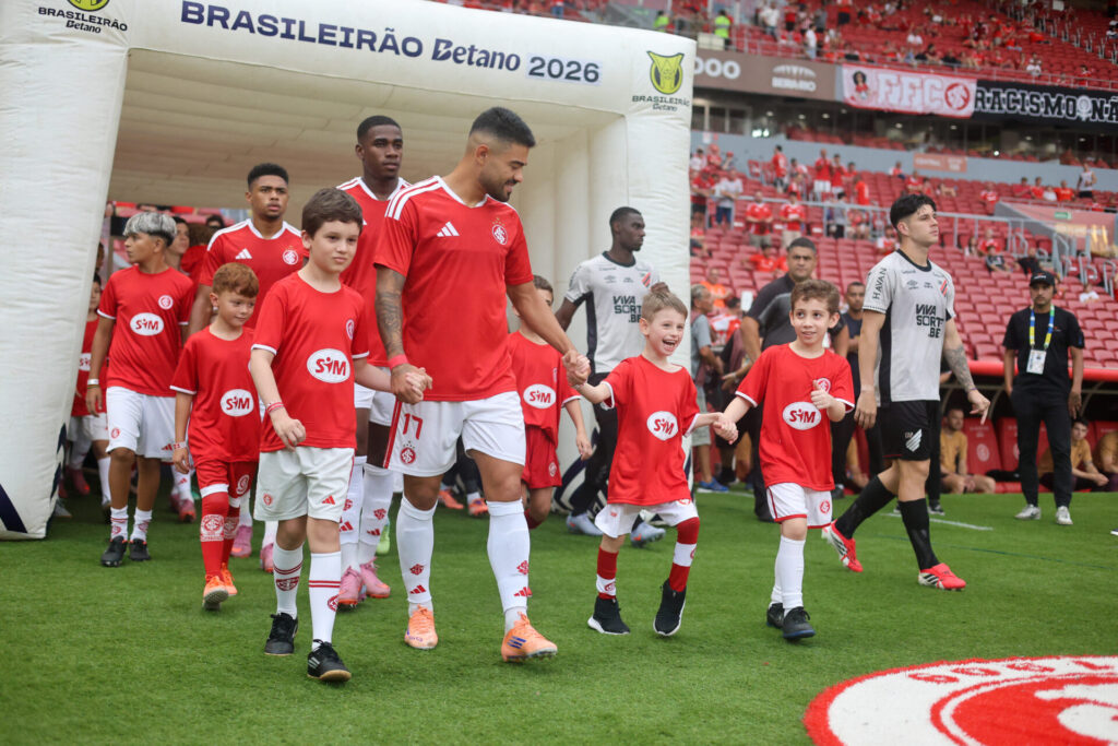 Chegada de reforço no Inter pode reduzir espaço para jovens da base