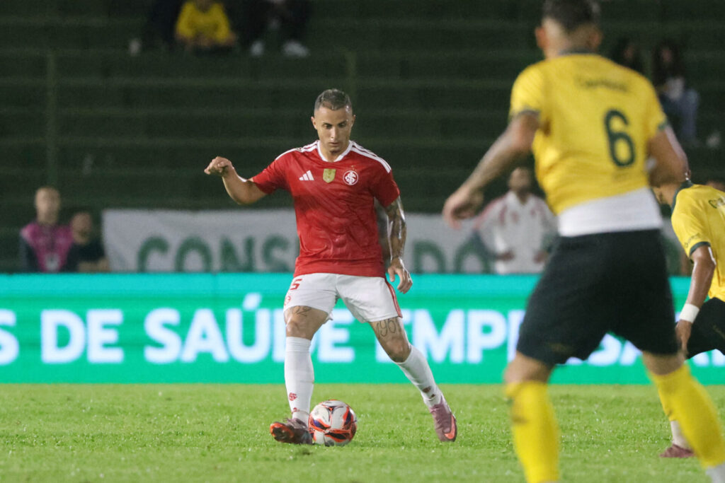 Inter larga na frente e deixa recado no Gauchão