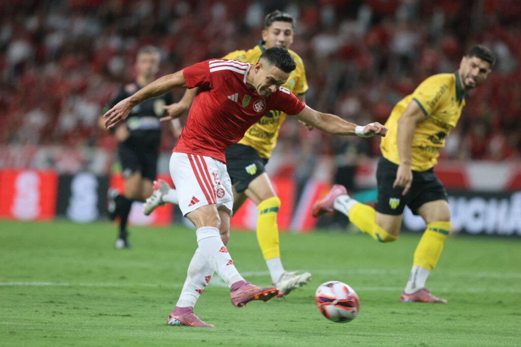 Inter confirma favoritismo, atropela de novo e carimba vaga na final do Gauchão