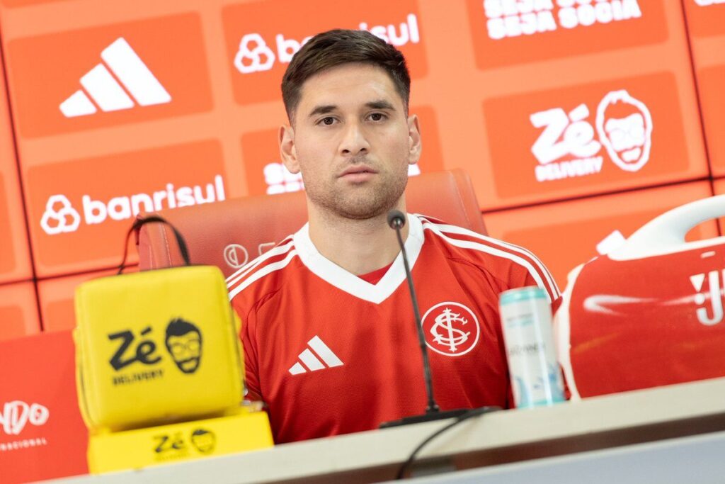 Camisa 5 a espera por espaço no Inter de Pezzolano