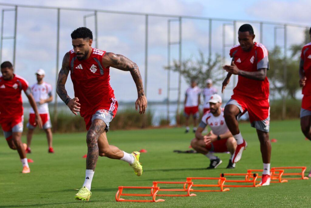 Matheus Bahia chega ao Inter, projeta disputa e manda recado à torcida: "Realizando mais um sonho"