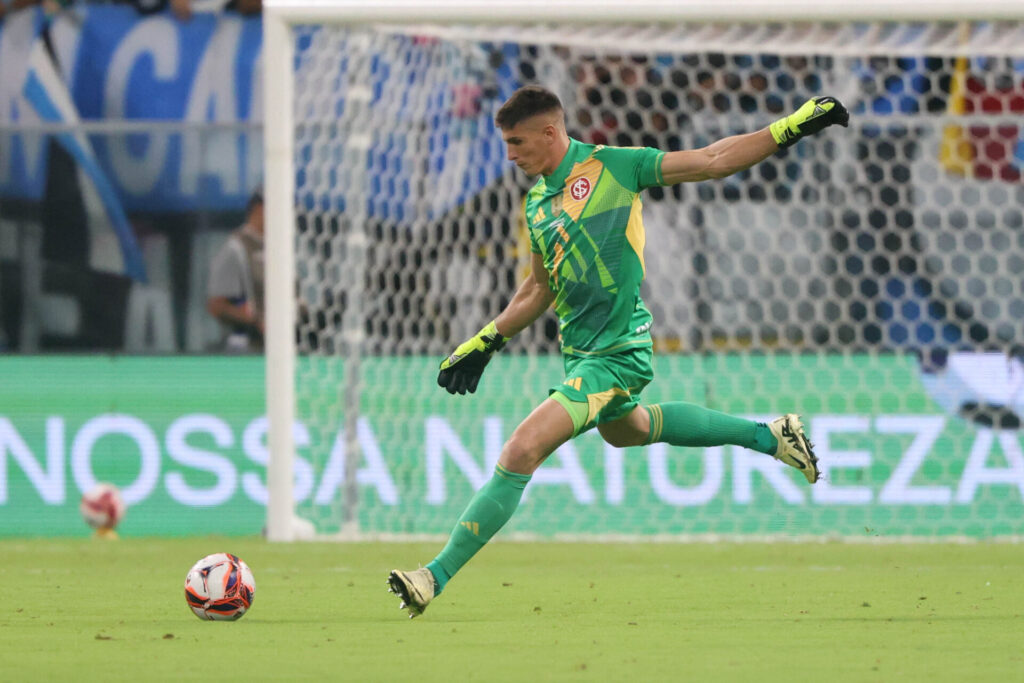 Pezzolano dispara contra arbitragem e acende alerta no Inter após o Gre-Nal 450